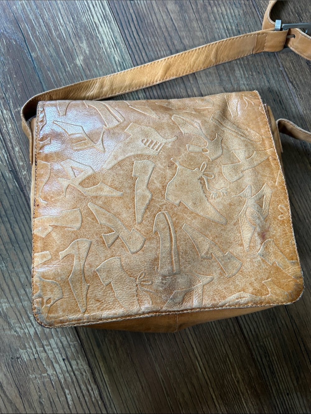 Kenneth Cole Embossed Tan Crossbody with Shoe Motif